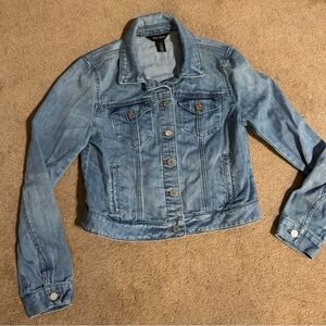⭐️ White House Black MarketDenim Blue Women's Jean Jacket Size 6